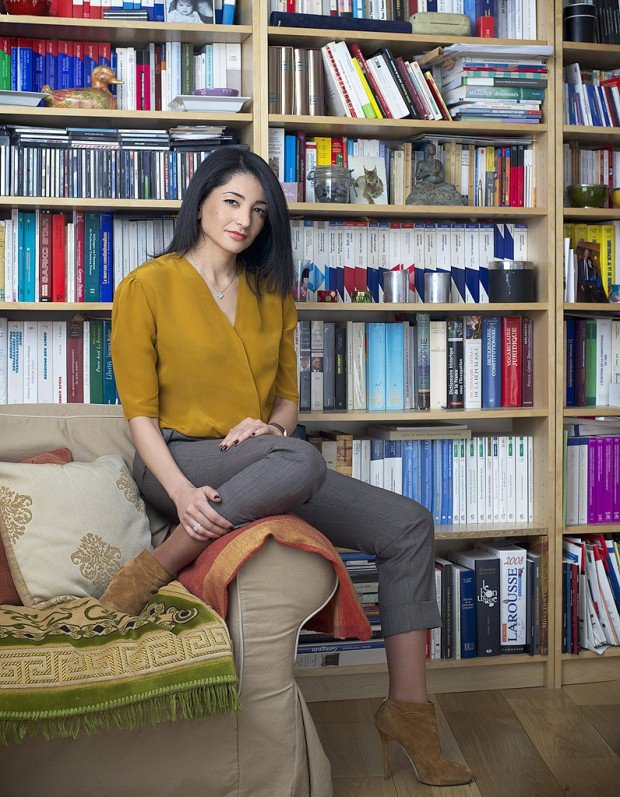 Καρέ που ραγίζουν καρδιές: Η στιγμή που η σύντροφος του διευθυντή του Charlie Hebdo μαθαίνει ότι είναι νεκρός [εικόνες & βίντεο] | iefimerida.gr 8