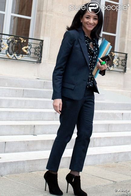 Καρέ που ραγίζουν καρδιές: Η στιγμή που η σύντροφος του διευθυντή του Charlie Hebdo μαθαίνει ότι είναι νεκρός [εικόνες & βίντεο] | iefimerida.gr 9