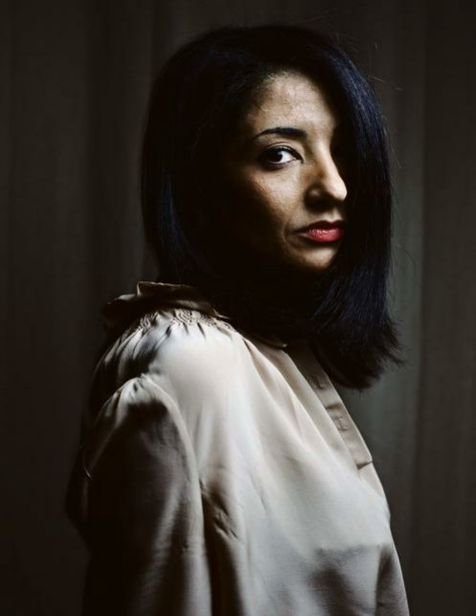 Καρέ που ραγίζουν καρδιές: Η στιγμή που η σύντροφος του διευθυντή του Charlie Hebdo μαθαίνει ότι είναι νεκρός [εικόνες & βίντεο] | iefimerida.gr 11