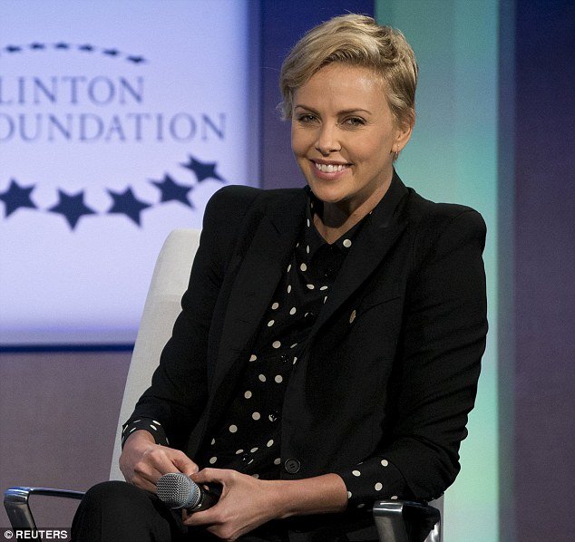 Η Σαρλίζ Θερόν μίλησε πριν από τον Τσίπρα στο συνέδριο του Κλίντον -Θάμπωσε με την ομορφιά της [εικόνες] | iefimerida.gr 4