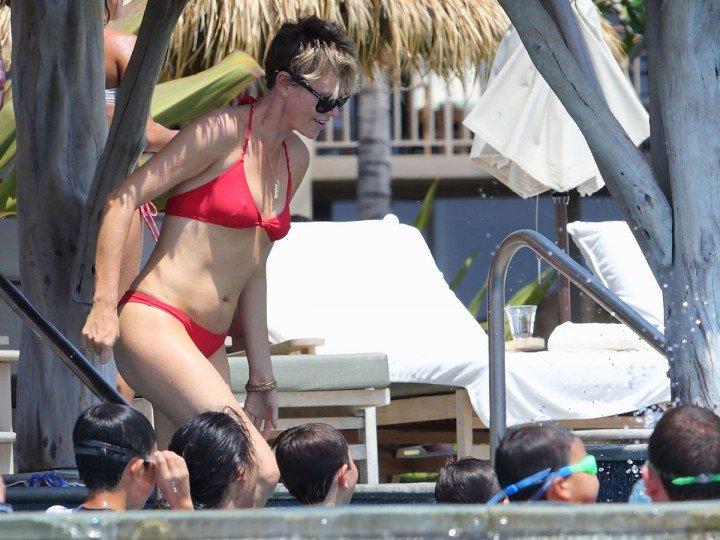 Η Σαρλίζ Θερόν έκλεισε τα 39, αλλά κανείς δεν το πιστεύει -Αφησε στόματα ανοιχτά στη Χαβάη [εικόνες] | iefimerida.gr 1