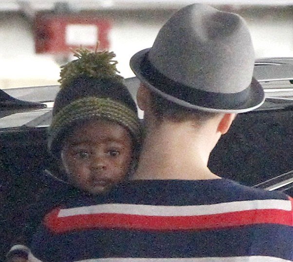 Γιατί ξύρισε γουλί το κεφάλι της η Σαρλίζ Θέρον; [εικόνες] | iefimerida.gr 1