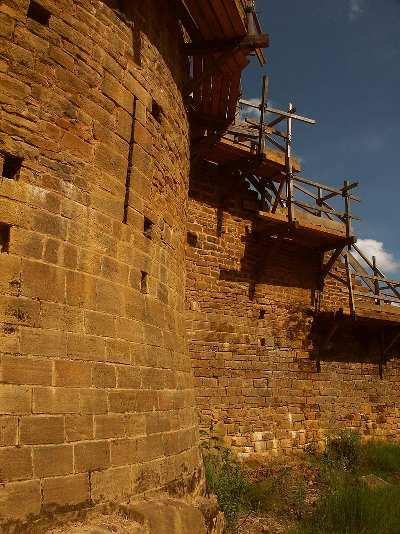 Αυτό το μεσαιωνικό κάστρο το χτίζουν με υλικά και τεχνικές του 13ου αιώνα εδώ και 20 χρόνια [εικόνες]  | iefimerida.gr 6