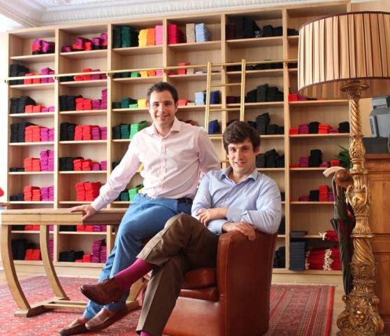 Η εκλογή Φιγιόν αύξησε τις πωλήσεις σε κόκκινες κάλτσες υψηλής γκάμας [εικόνες] | iefimerida.gr 2