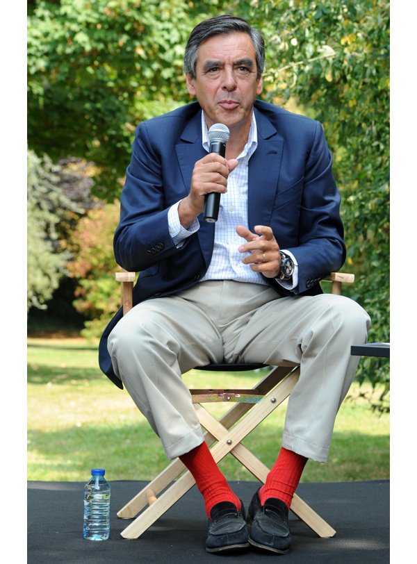 Η εκλογή Φιγιόν αύξησε τις πωλήσεις σε κόκκινες κάλτσες υψηλής γκάμας [εικόνες] | iefimerida.gr 10