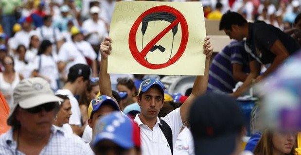 Χιλιάδες άνθρωποι τίμησαν την πρώτη επέτειο από τον θάνατο του Ούγκο Τσάβες [εικόνες&βίντεο] | iefimerida.gr 1