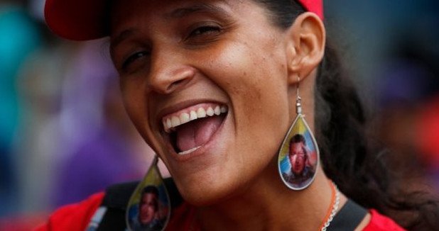 Χιλιάδες άνθρωποι τίμησαν την πρώτη επέτειο από τον θάνατο του Ούγκο Τσάβες [εικόνες&βίντεο] | iefimerida.gr 3