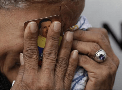 Η τελευταία πορεία του Τσάβες στο Καράκας εν μέσω χιλιάδων οπαδών [εικόνες] | iefimerida.gr 5