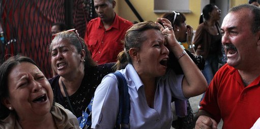 Θρήνος για το θάνατο του Τσάβες - 7ήμερο πένθος στη Βενεζουέλα [εικόνες + βίντεο] | iefimerida.gr 0