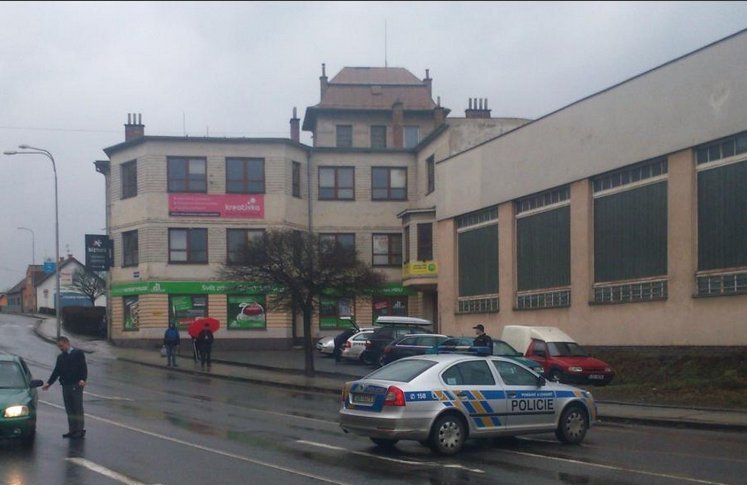 Μακελειό στην Τσεχία: 60χρονος μπήκε σε εστιατόριο και άρχισε να πυροβολεί, τουλάχιστον 8 νεκροί [εικόνες] | iefimerida.gr 1