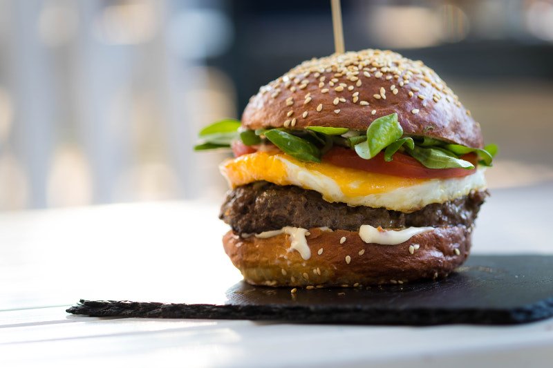 Το κλασικό και διάσημο cheeseburger