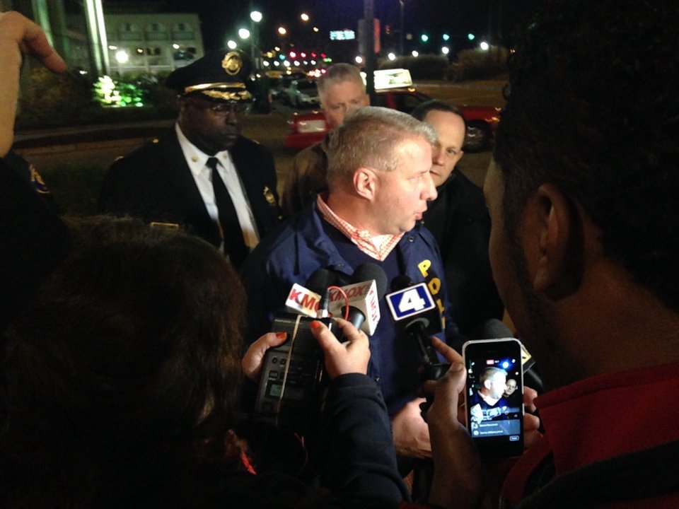 Ενέδρα σε δύο αστυνομικούς στις ΗΠΑ -Ενας νεκρός και ένας τραυματίας [εικόνες & βίντεο] | iefimerida.gr 0