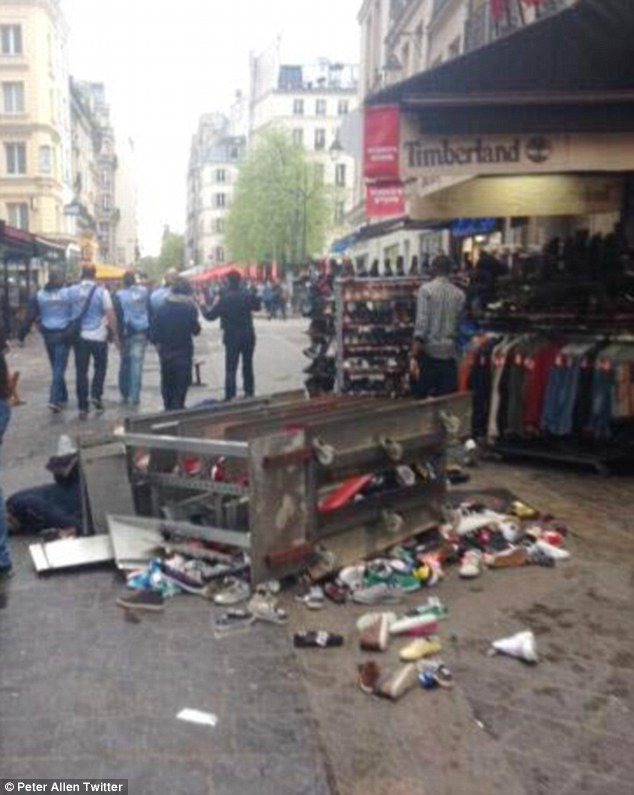 Γυαλιά καρφιά τα έκαναν οι οπαδοί της Τσέλσι στο Παρίσι -Καταστροφές και ναζιστικοί χαιρετισμοί [εικόνες & βίντεο] | iefimerida.gr 1