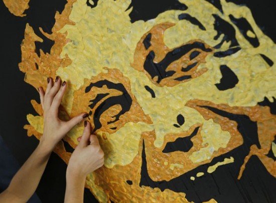 Ουκρανή καλλιτέχνιδα φτιάχνει αριστουργήματα από... χρησιμοποιημένες τσίχλες [εικόνες] | iefimerida.gr 0