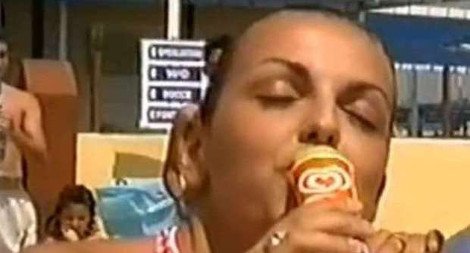 Σάλος με το περιοδικό Chi στην Ιταλία: Επιτέθηκε σε Ιταλίδα υπουργό για τον τρόπο με τον οποίο τρώει... παγωτό [εικόνα] | iefimerida.gr 2