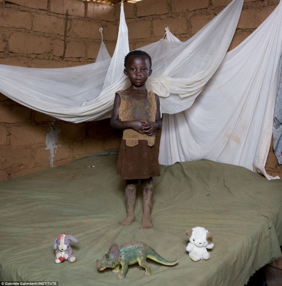 Ολος ο κόσμος, ένα παιδικό δωμάτιο -Παιδιά από 50 χώρες απεικονίζονται με τα αγαπημένα τους παιχνίδια [εικόνες] | iefimerida.gr 1