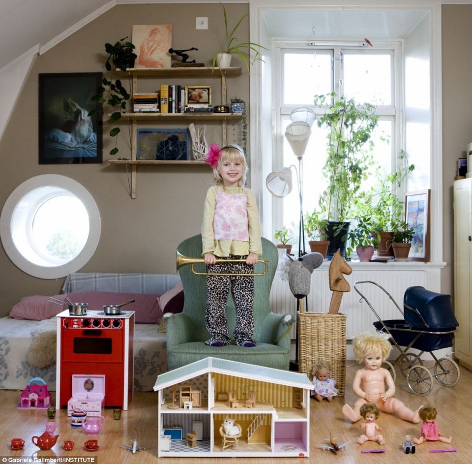 Ολος ο κόσμος, ένα παιδικό δωμάτιο -Παιδιά από 50 χώρες απεικονίζονται με τα αγαπημένα τους παιχνίδια [εικόνες] | iefimerida.gr 0