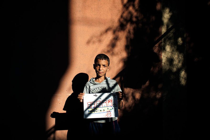 Τα παιδιά ζωγραφίζουν το μέλλον της Γάζας: Η φρίκη του πολέμου αποτυπώθηκε στις ψυχές τους [εικόνες] | iefimerida.gr 4