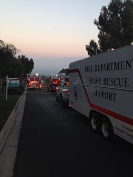 Γδύθηκε, ανέβηκε στην καμινάδα για να κάνει έκπληξη στον πρώην της και... κόλλησε [βίντεο & εικόνες] | iefimerida.gr 0