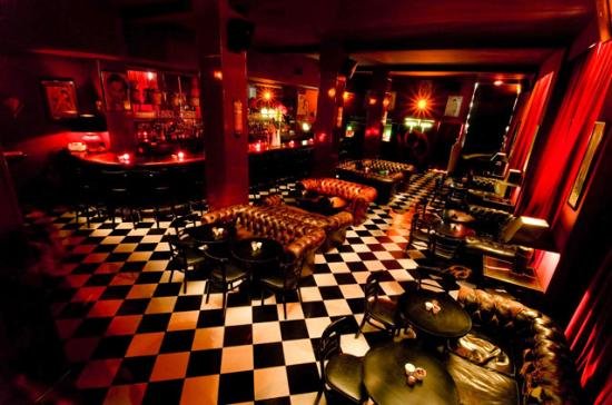 Το χρονικό μιας αλλόκοτης νύκτας στο παραισθησιακό Παρίσι [εικόνες] | iefimerida.gr 3