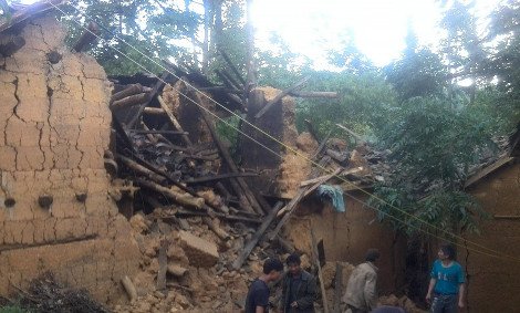 Ξεπέρασαν τους 400 οι νεκροί από τον φονικό σεισμό που σημειώθηκε στην Κίνα -Μάχη για να διασωθούν οι εγκλωβισμένοι [εικόνες&βίντεο] | iefimerida.gr 3