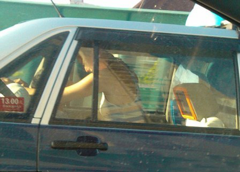 Δύο ξαναμμένοι Κινέζοι «βγάζουν τα μάτια τους» μέσα σε ταξί και προκαλούν κυκλοφοριακό κομφούζιο [εικόνες] | iefimerida.gr 1