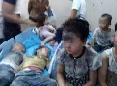 Δραματική διάσωση νηπίων στην Κίνα -Τα πετούσαν από τον 2ο όροφο για να τα γλιτώσουν από φωτιά [εικόνες & βίντεο] | iefimerida.gr 2