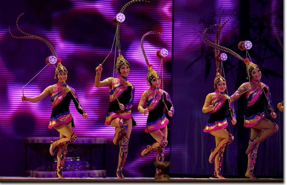 Φαντασμαγορικό μουσικοχορευτικό θέαμα από την Κίνα στο Μέγαρο Μουσικής [εικόνες] | iefimerida.gr 1