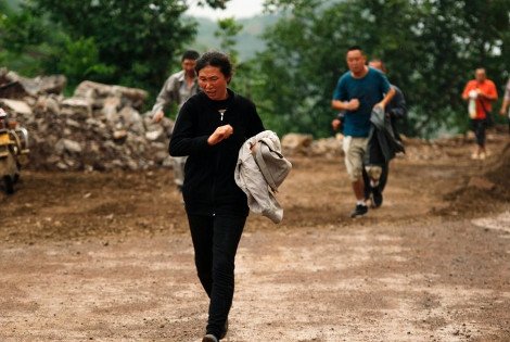 Σκηνές αποκάλυψης στην Κίνα μετά τον σεισμό: Πάνω από 380 οι νεκροί -Τουλάχιστον 1800 οι τραυματίες [βίντεο&εικόνες] | iefimerida.gr 1