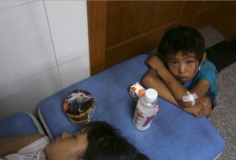 Σκηνές αποκάλυψης στην Κίνα μετά τον σεισμό: Πάνω από 380 οι νεκροί -Τουλάχιστον 1800 οι τραυματίες [βίντεο&εικόνες] | iefimerida.gr 4