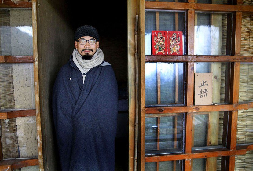 Η απίστευτη ιστορία ενός πάμπλουτου Κινέζου: Σώθηκε από θαύμα, χάρισε τα χρήματά του και τώρα ζει στα βουνά [εικόνες] | iefimerida.gr 3