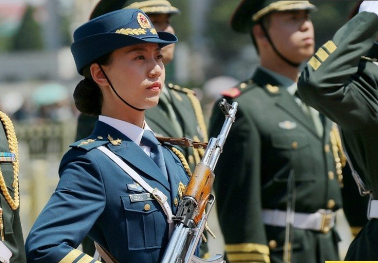 Καλλονές στον κινεζικό στρατό -Απίστευτες εικόνες από τα άδυτα μιας ειδικής φρουράς [εικόνες] | iefimerida.gr 9