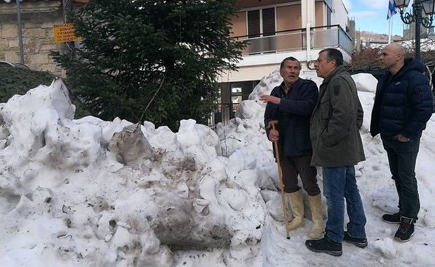 Ο Σταύρος Θεοδωράκης συναντά τον αποκλεισμένο βουλευτή του στην Εύβοια [εικόνες] | iefimerida.gr 2