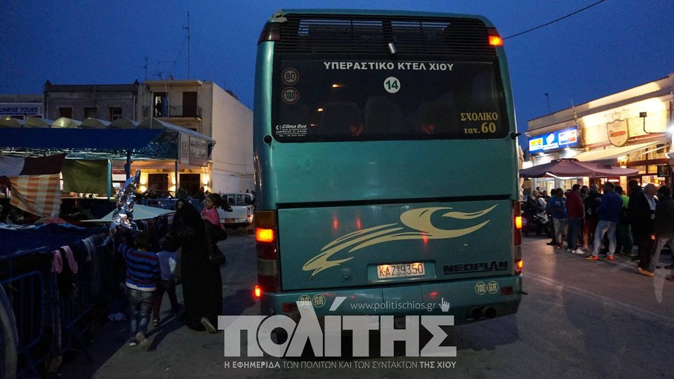 Επεισόδια και στη Χίο για τους πρόσφυγες -Εκκενώθηκε τελικά το λιμάνι, στο νοσοκομείο μια μετανάστρια με υστερία [εικόνες & βίντεο] | iefimerida.gr 4