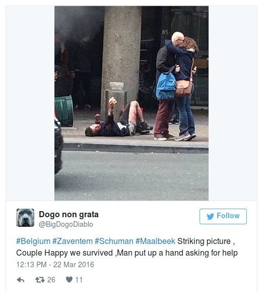 Βρυξέλλες: Ενας ουρλιάζει, δύο χαίρονται που σώθηκαν -Η φωτό που σόκαρε χθες [εικόνα] | iefimerida.gr 0