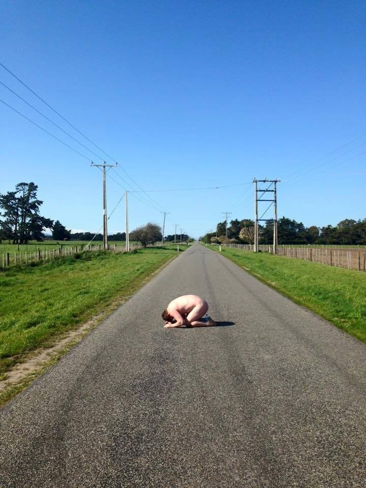 Νέα τρέλα στο Instagram: Γδύνονται και ποζάρουν δημοσίως ως «κοτόπουλα» [εικόνες] | iefimerida.gr 0