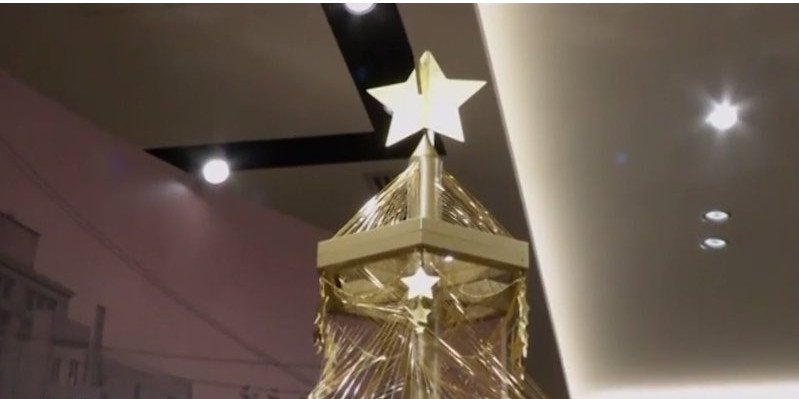 Χριστουγεννιάτικο δένδρο από ατόφιο χρυσάφι: Πωλείται 1,8 εκατ. δολάρια [εικόνες]  | iefimerida.gr 1