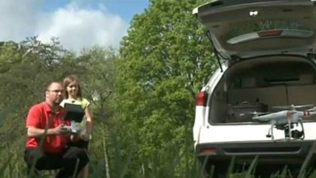 Υπερπροστατευτικός μπαμπάς ακολουθεί με drone την κόρη του στο σχολείο [βίντεο] | iefimerida.gr 2