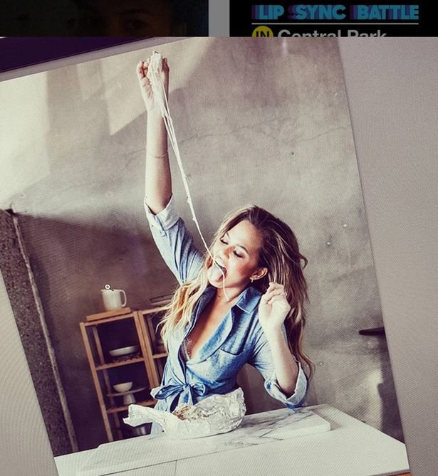 Πανέμορφο μοντέλο ποζάρει σε πισίνα με κοτόπουλο στους γοφούς [εικόνες+βίντεο] | iefimerida.gr 6