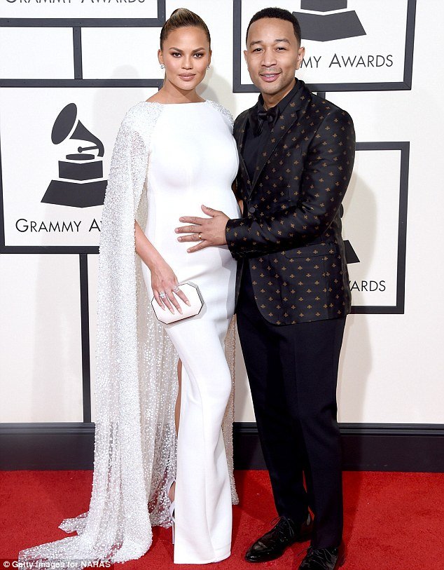 Η Κρίσι Τάιγκεν δείχνει το μωρό της στο Ιnstagram [εικόνα] | iefimerida.gr 1