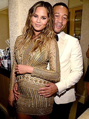 Οι 22 φωτογραφίες που αποδεικνύουν ότι η Κρίσι Τέιγκεν είναι η πιο σέξι έγκυος όλων των εποχών [εικόνες] | iefimerida.gr 4