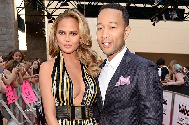 Πανέμορφο μοντέλο ποζάρει σε πισίνα με κοτόπουλο στους γοφούς [εικόνες+βίντεο] | iefimerida.gr 3