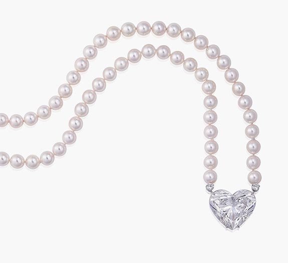 15 εκατ. δολ. για το μεγαλύτερο διαμάντι-καρδιά: Λευκό, δεμένο με μαργαριτάρια [εικόνες]  | iefimerida.gr 0