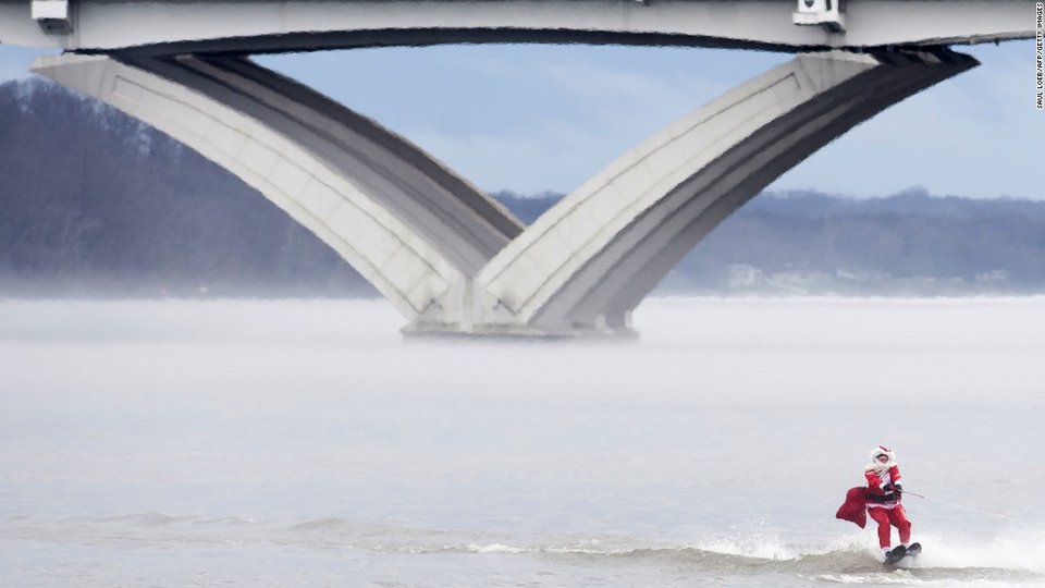 Χριστούγεννα στον κόσμο -Πώς γιορτάστηκαν από άκρη σε άκρη της Γης μέσα από 38 φωτογραφίες [εικόνες] | iefimerida.gr 14