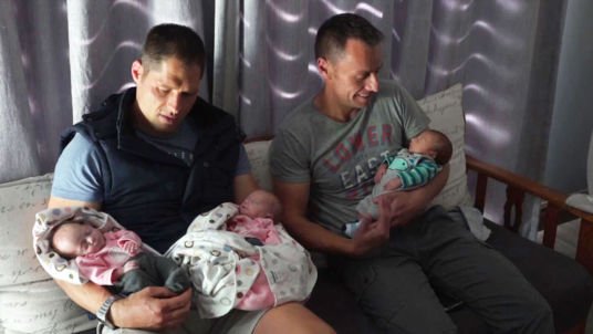 Κύπριος απέκτησε τρίδυμα με τον σύντροφό του -Mε παρένθετη μητέρα [εικόνες] | iefimerida.gr 0