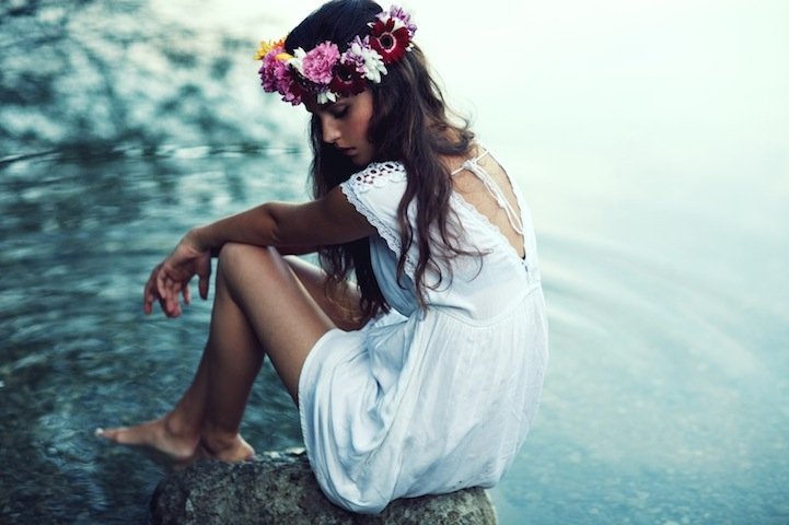 Ο 22χρονος αυτοδίδακτος φωτογράφος που μεταμορφώνει με το φακό του μία εύθραυστη κοπέλα σε μία σαγηνευτική ύπαρξη [εικόνες] | iefimerida.gr 0