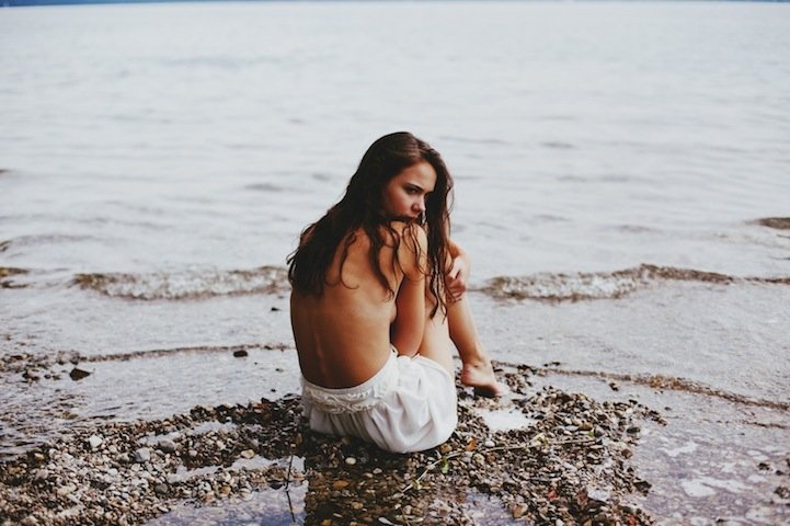 Ο 22χρονος αυτοδίδακτος φωτογράφος που μεταμορφώνει με το φακό του μία εύθραυστη κοπέλα σε μία σαγηνευτική ύπαρξη [εικόνες] | iefimerida.gr 4