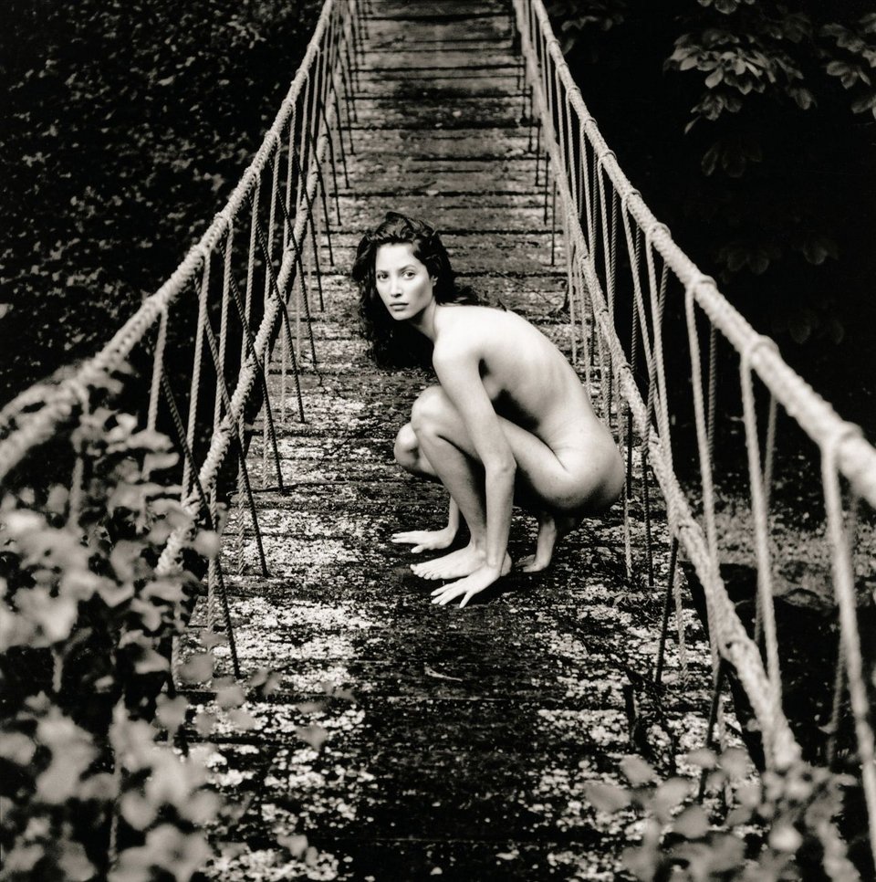  Μεγάλη αναδρομική του σκηνοθέτη και σπουδαίου φωτογράφου των ροκ σταρ  Άντον Κορμπέιν [εικόνες, βίντεο] | iefimerida.gr 0