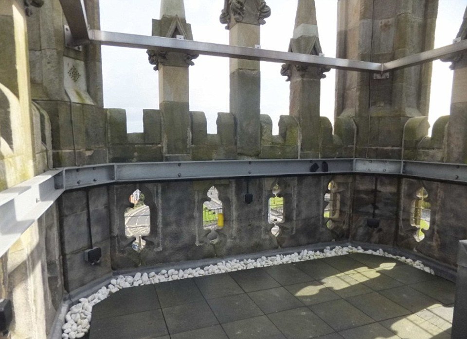 Εκπληκτικό: Εκκλησία μετατράπηκε σε εντυπωσιακή βίλα -Τζακούζι και γκαρνταρόμπες εκεί που άλλοτε προσεύχονταν [εικόνες] | iefimerida.gr 8