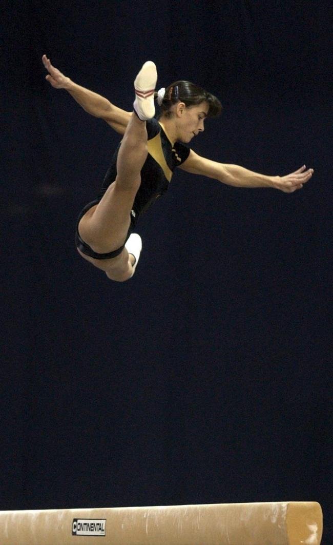 Η γυμνάστρια που αψηφά τον χρόνο -Στα 40 της θα μετάσχει στους Ολυμπιακούς Αγώνες [εικόνες & βίντεο] | iefimerida.gr 2